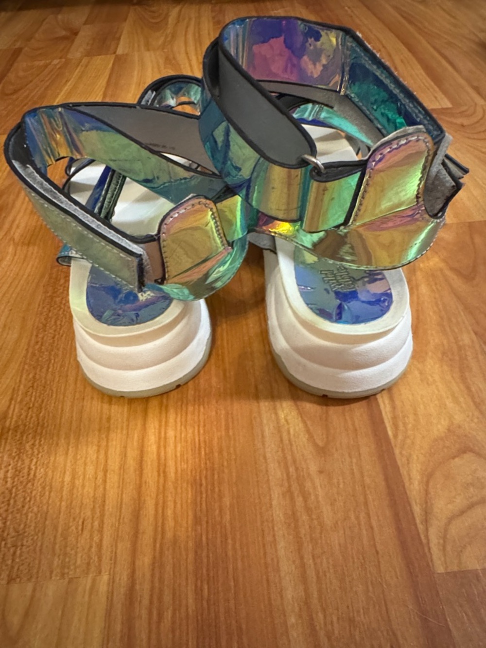 Wild Fable Kaya Gladiator Sandals Holographic - Picture 5 of 7